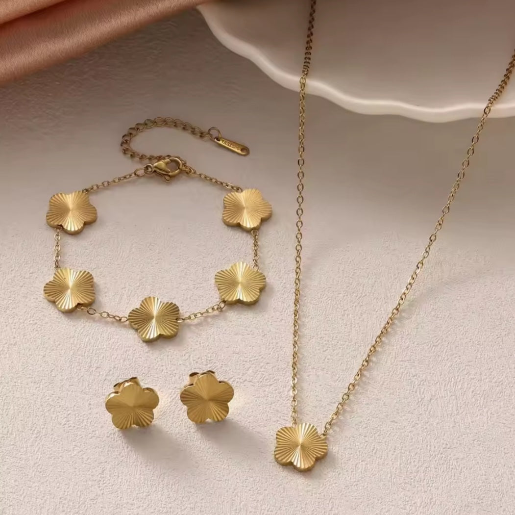 Soleil Clover Stud Earrings