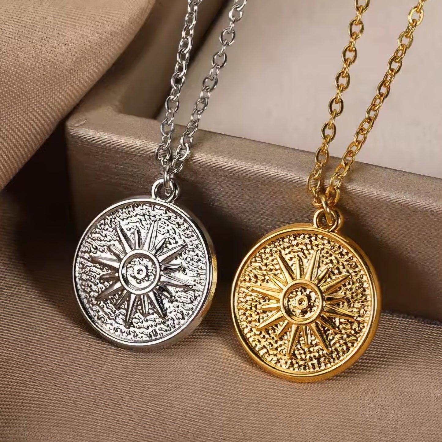 Northstar Medallion Necklace - Gold