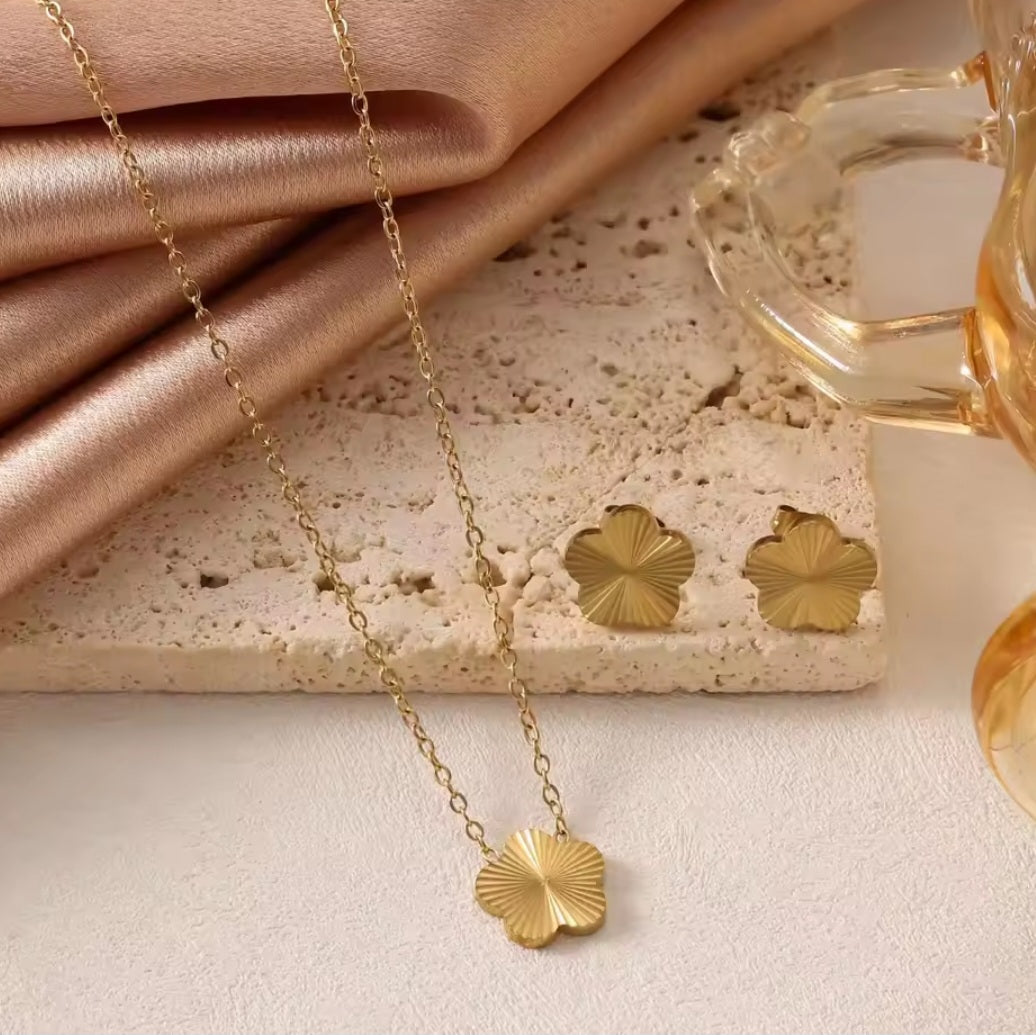 Soleil Clover Stud Earrings