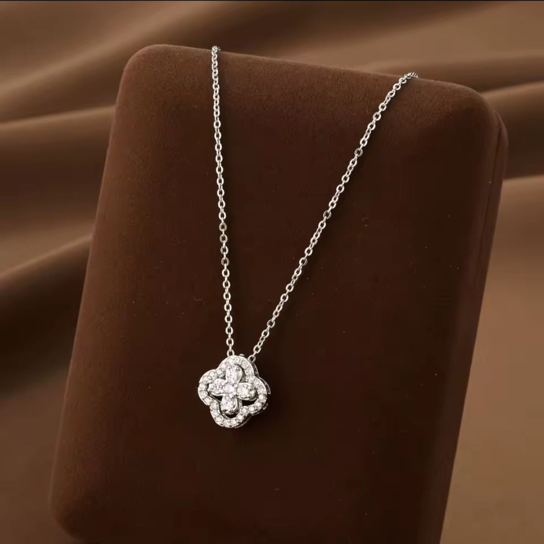 Aurora Clover Pendant Necklace - Silver