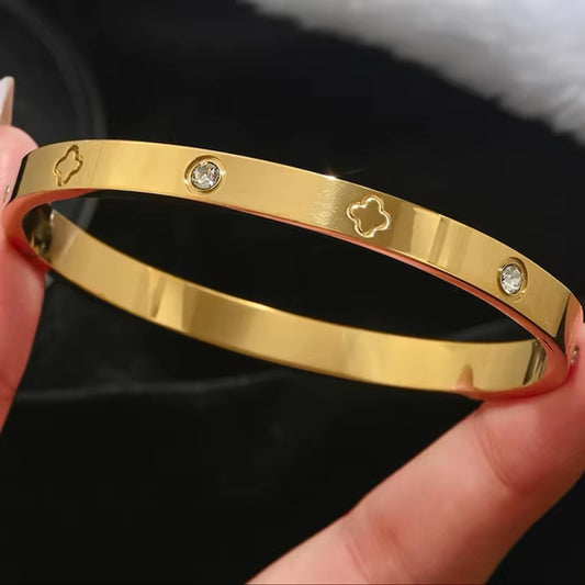 Clover Love Bangle - Gold