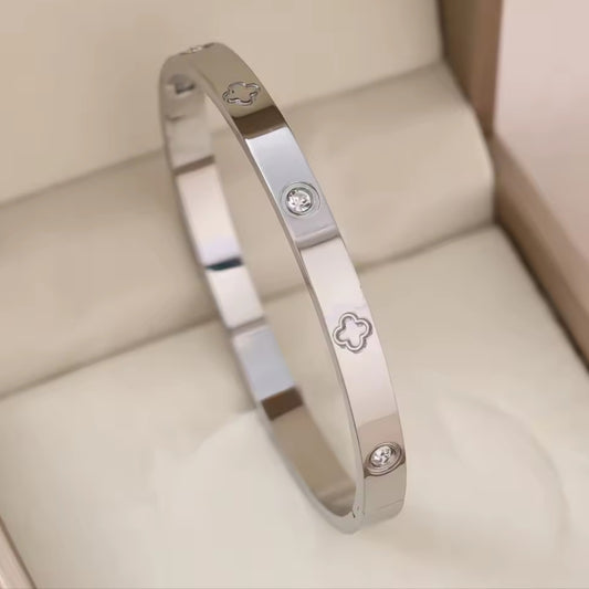 Clover Love Bangle - Silver
