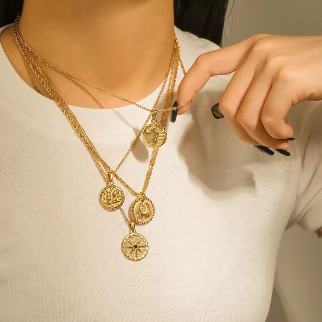 Solenne Noir Pendant Necklace