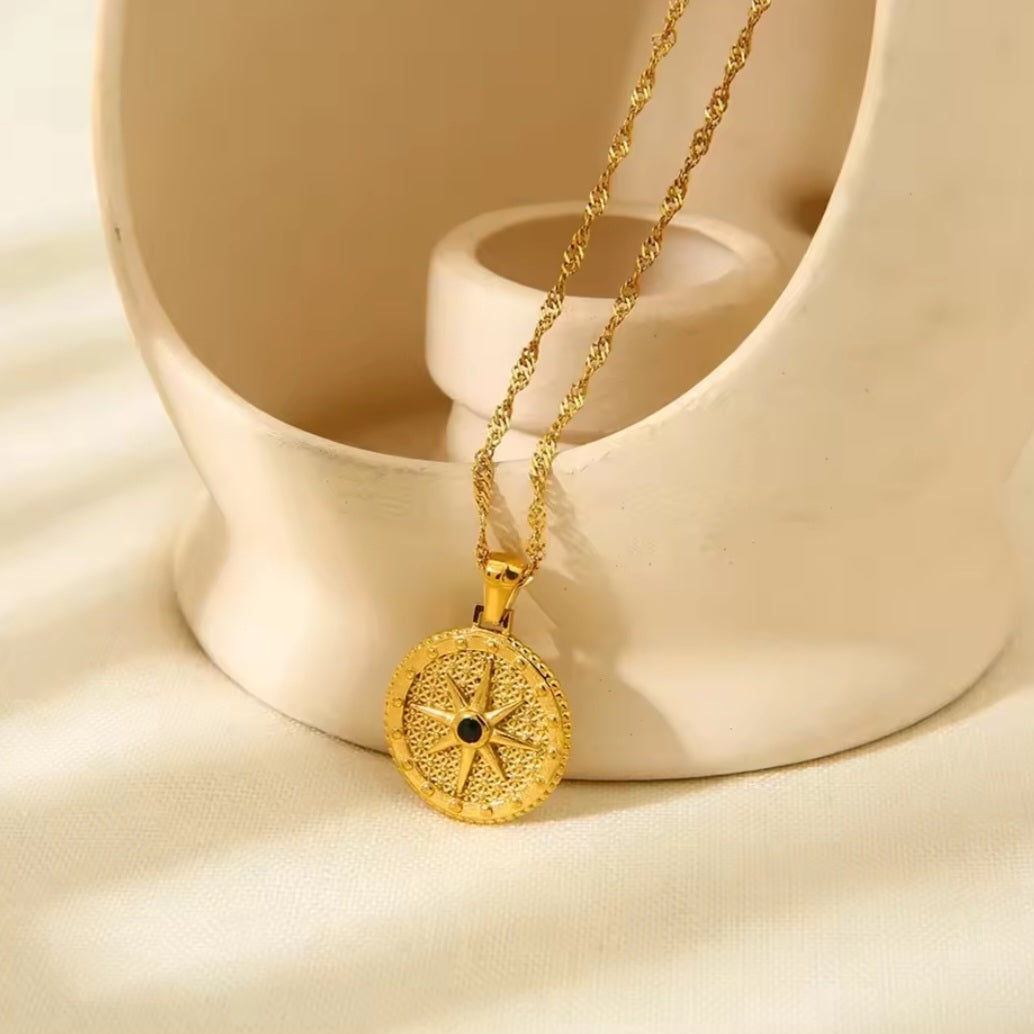 Solenne Noir Pendant Necklace