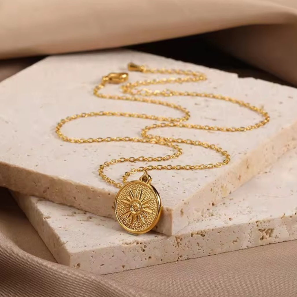 Northstar Medallion Necklace - Gold