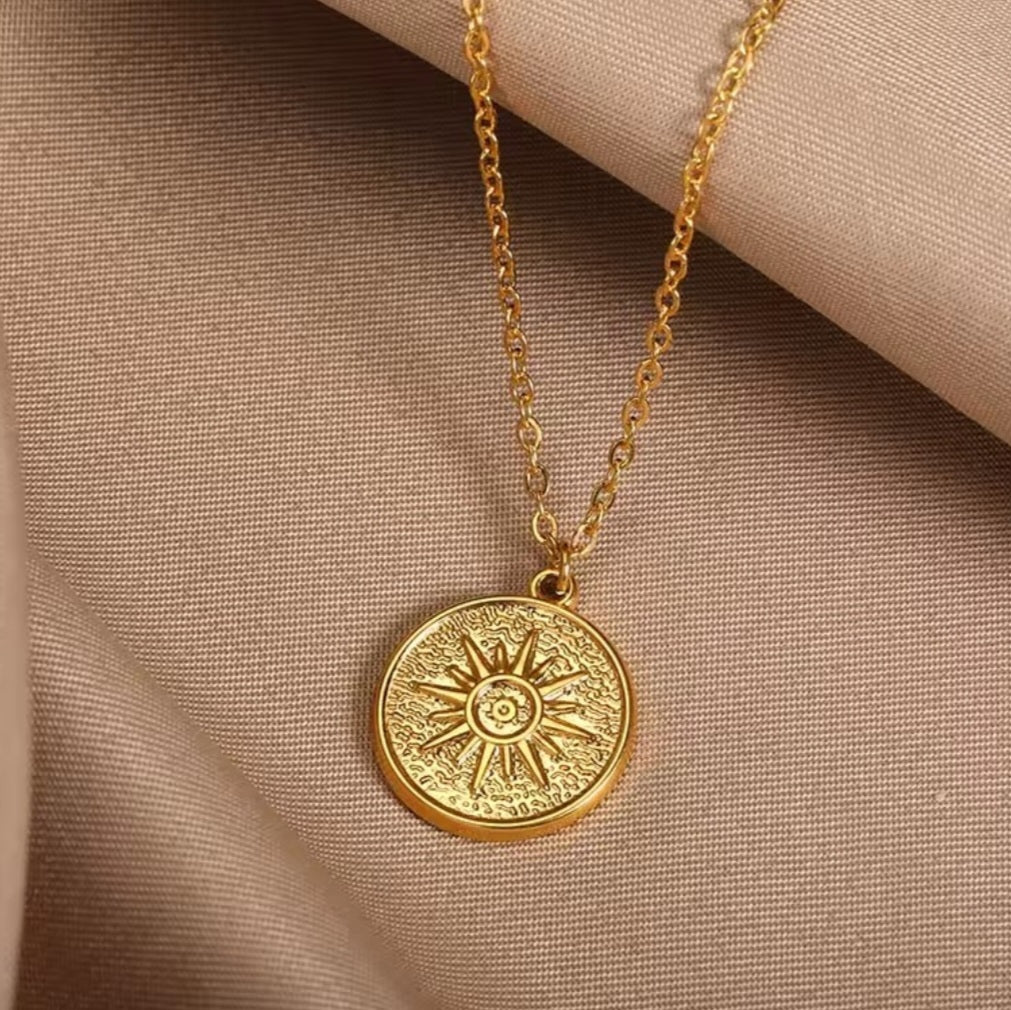 Northstar Medallion Necklace - Gold