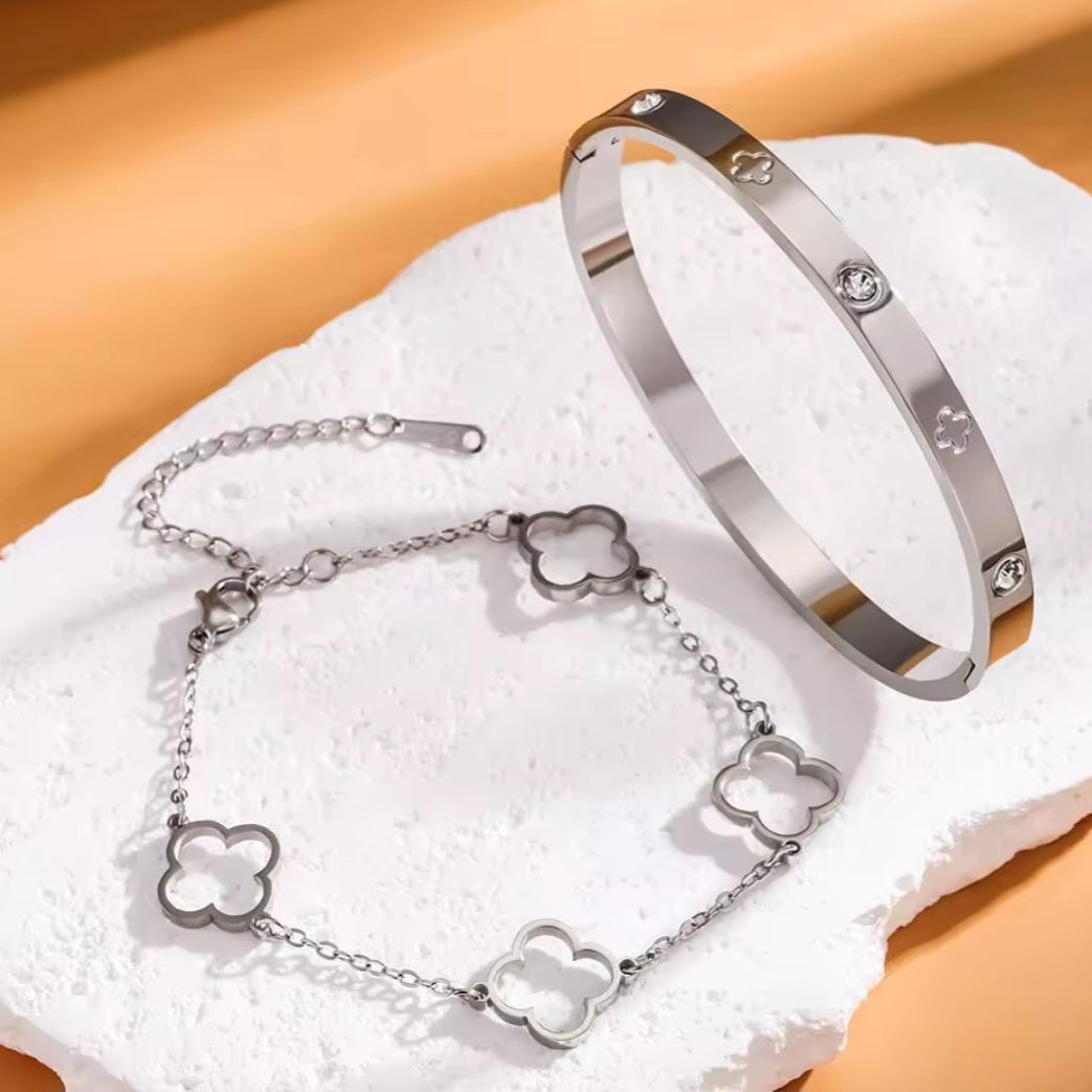 Clover Love Bangle - Silver